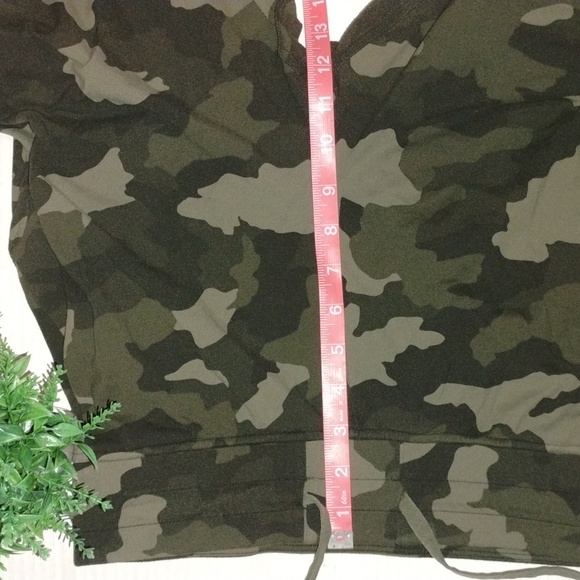 lululemon athletica Ready to Rulu High Rise Jogger. Womens size 8. Green Camo. - Picture 12 of 13